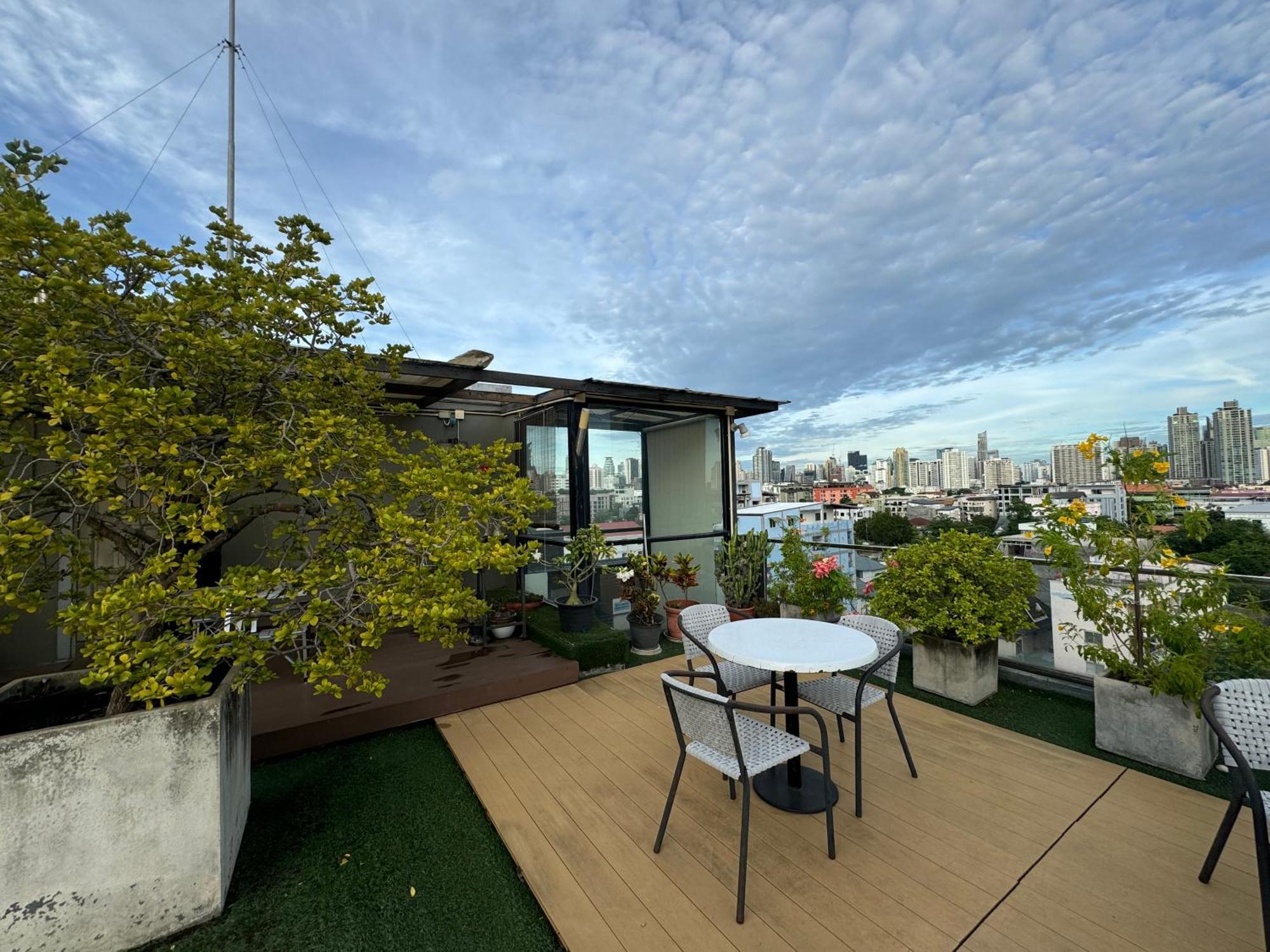 Appartamento W8 Rise Lux Condo, 3 Bedroom Penthouse, Hip Bkk 5 Min From Thonglo Bts Station, Ok After The Earthquake
