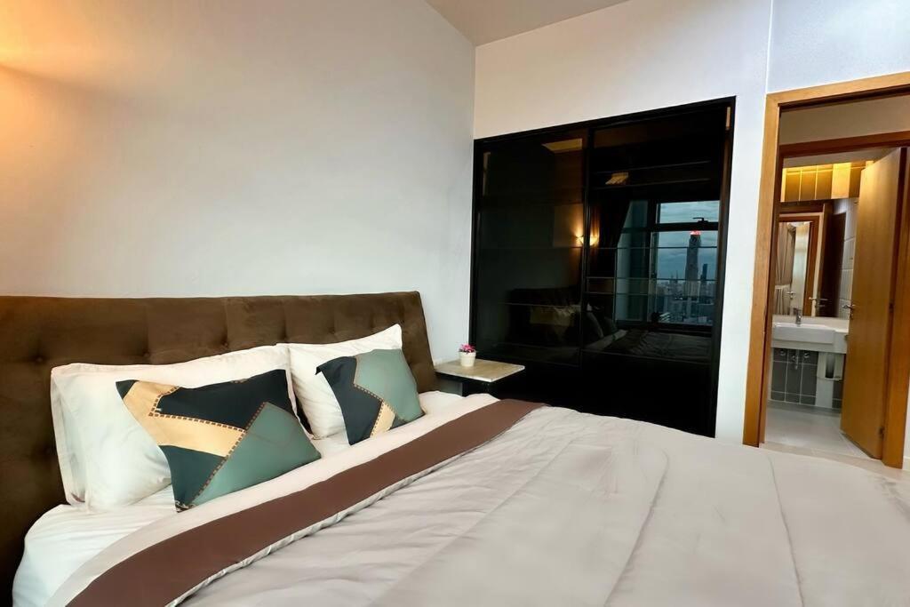 Circle Luxury View 42 Floor Apartment *