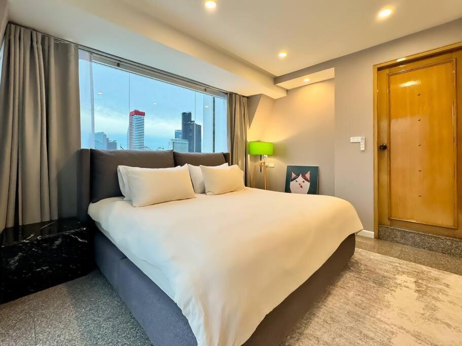 Appartement City Skyline Views 2-bed 2-bath, Center Of Silom