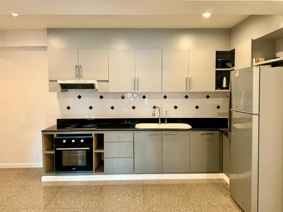 Appartement City Skyline Views 2-bed 2-bath, Center Of Silom Bangkok