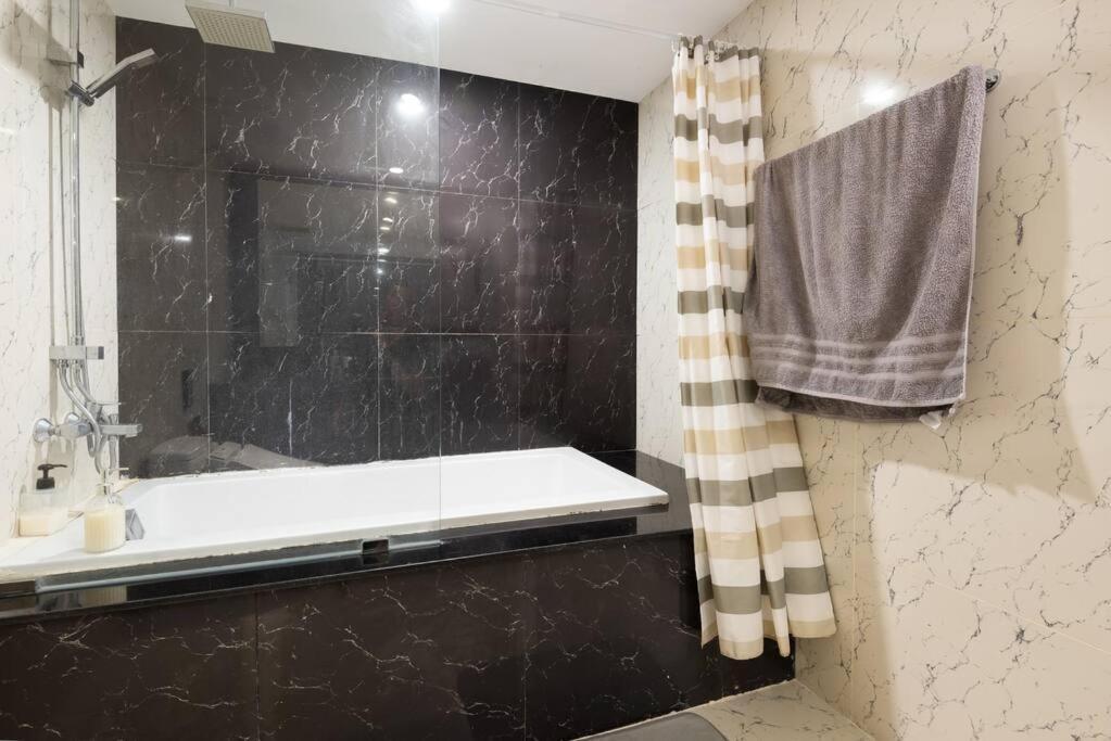 Bangrak Riverview High Floor Hangover 47fl Apartment Bangkok