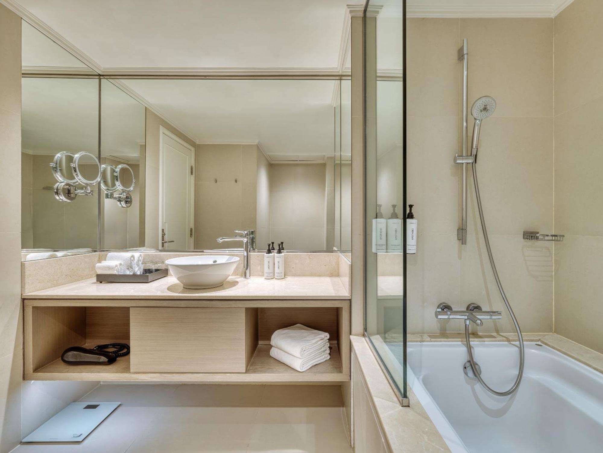 Crowne Plaza Lumpini Park By Ihg Hotel Bangkok