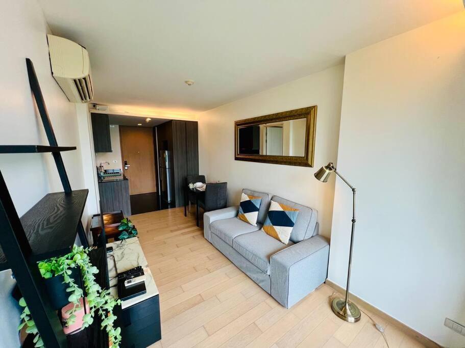 Cozy Garden-view 1bed 1bath 700m Bts Thonglor, 500m Samitivej Hospital, Fast 500mbps Wifi Apartment *