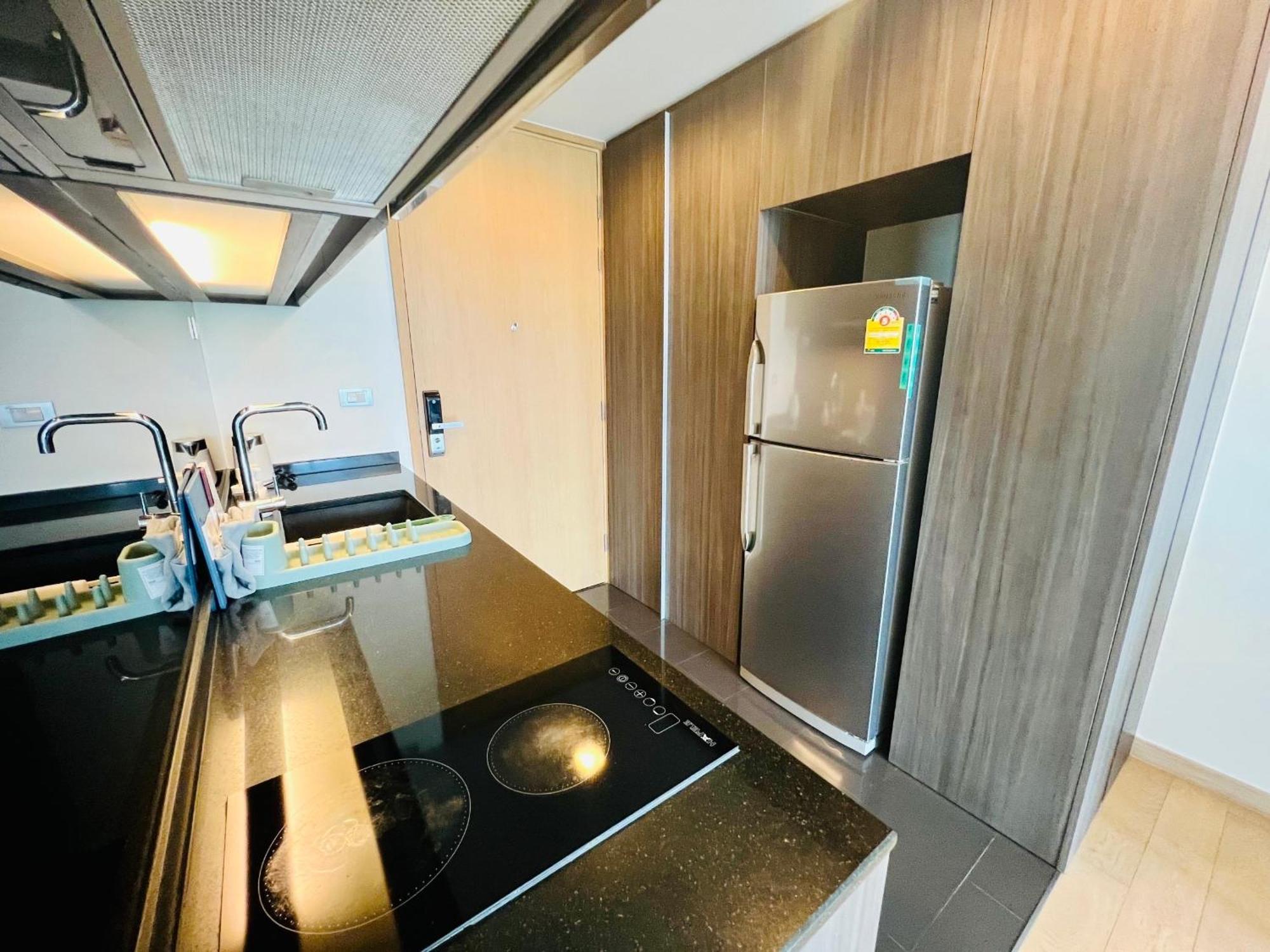 Cozy Garden-view 1bed 1bath 700m Bts Thonglor, 500m Samitivej Hospital, Fast 500mbps Wifi Apartment *