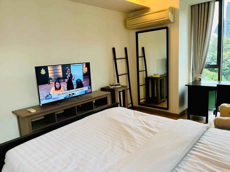 Cozy Garden-view 1bed 1bath 700m Bts Thonglor, 500m Samitivej Hospital, Fast 500mbps Wifi Apartment *