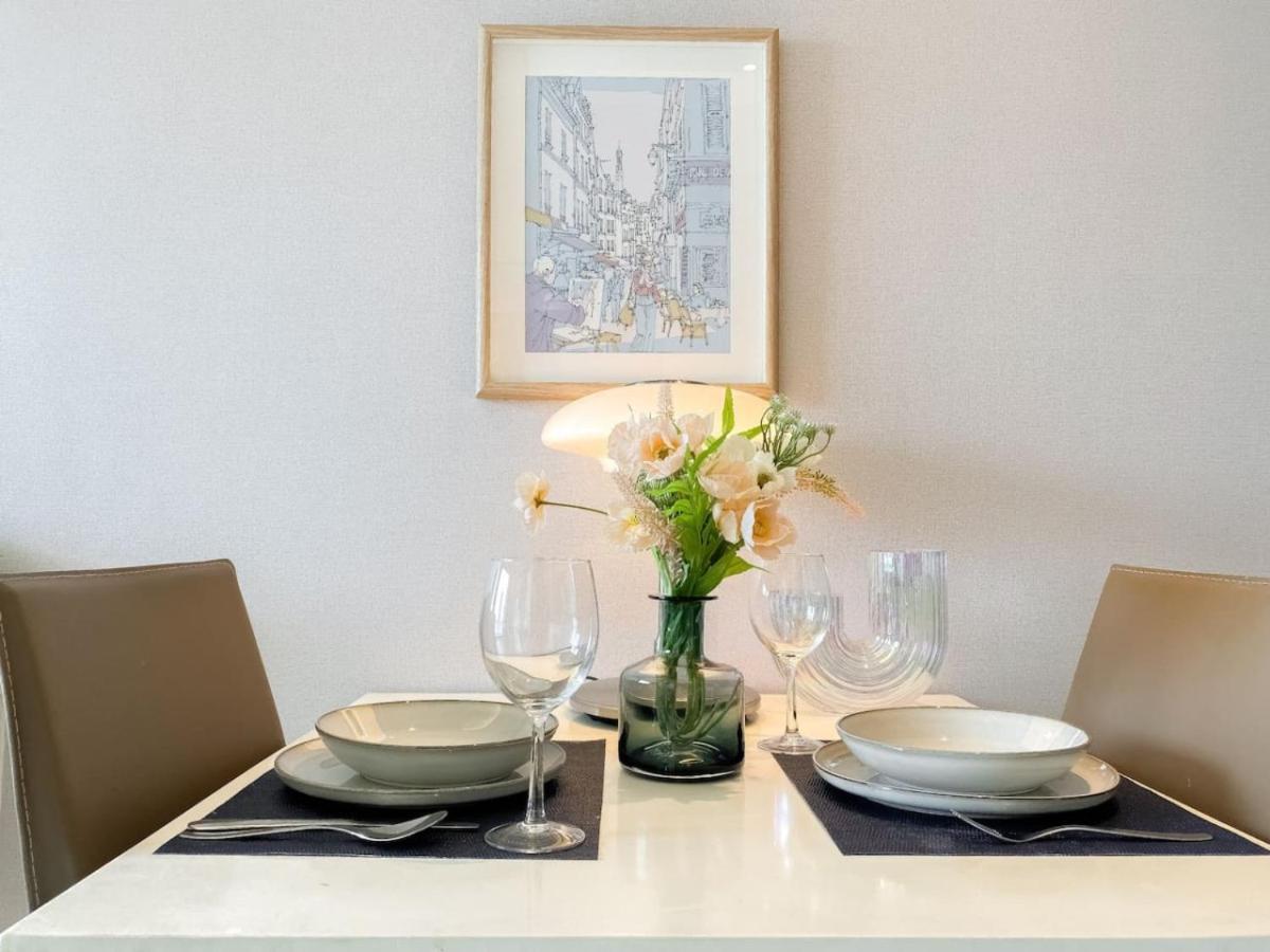 Stylish Modern 1br - Bts Phrom Phong - Ultra Fast Wifi Apartment