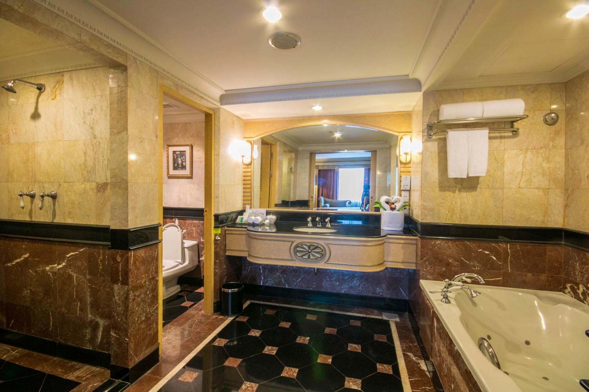 Hotel Golden Tulip Sovereign 4*