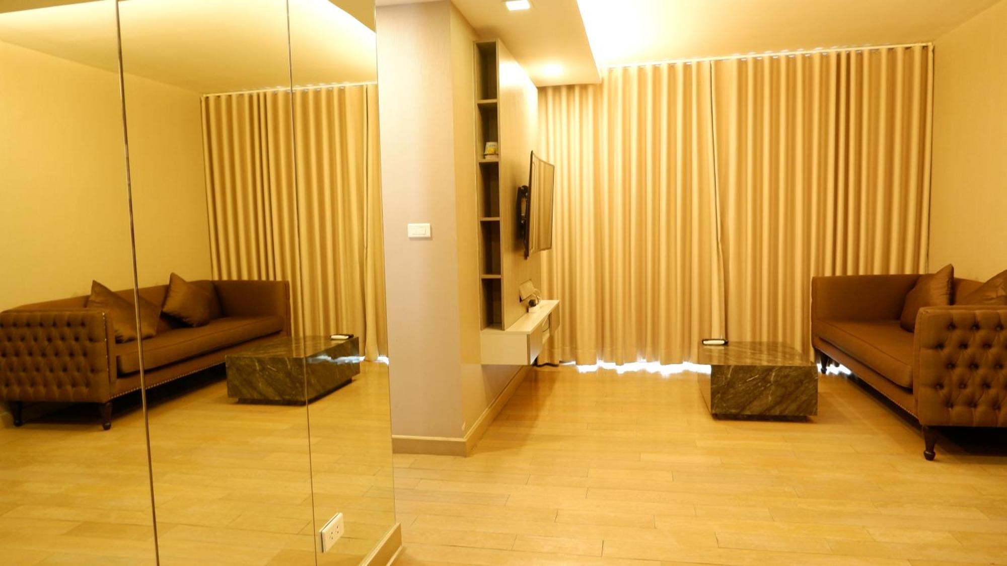 18 Aparthotel