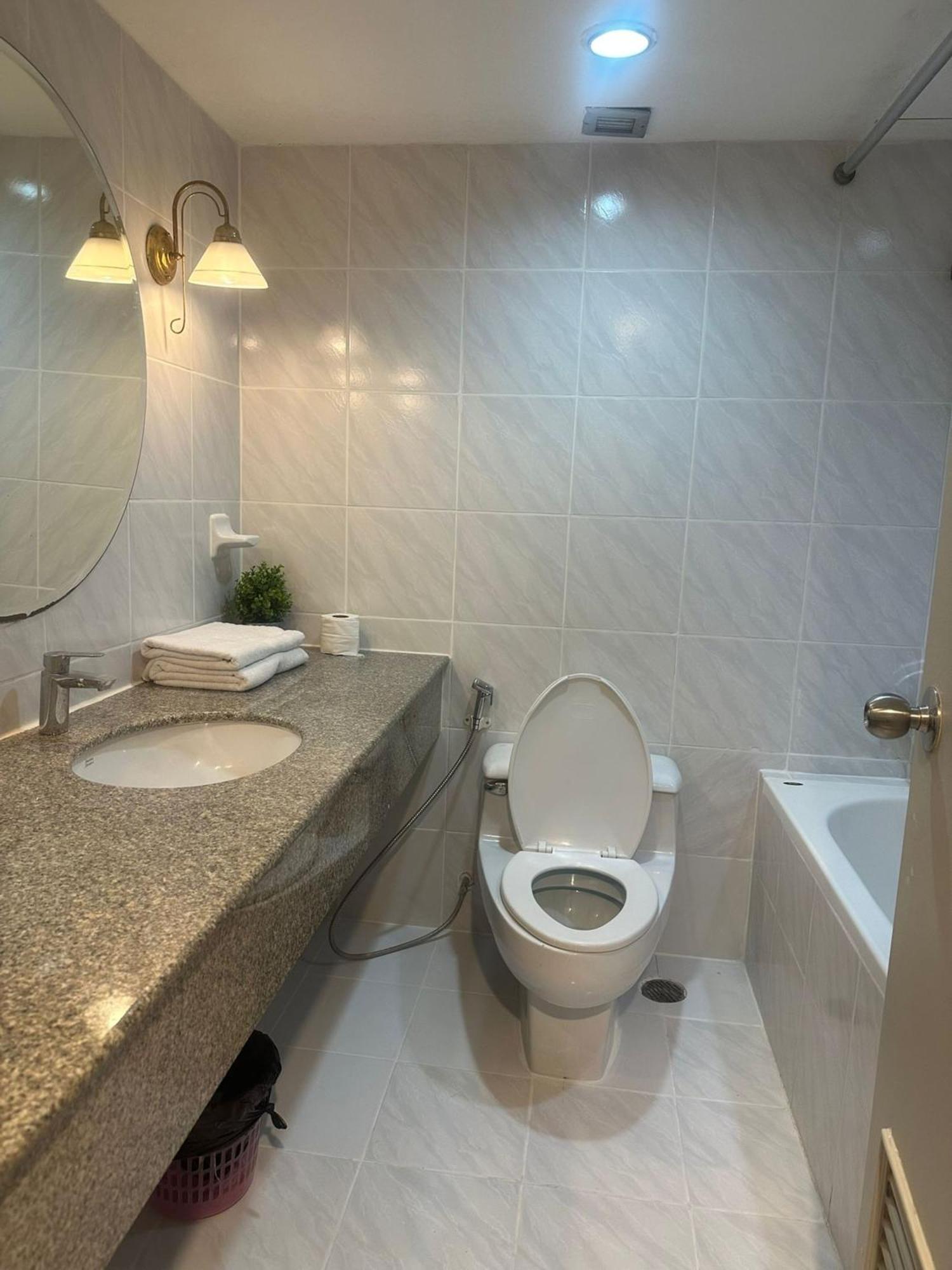 Direct At Omni Complex, Nana Appartement *
