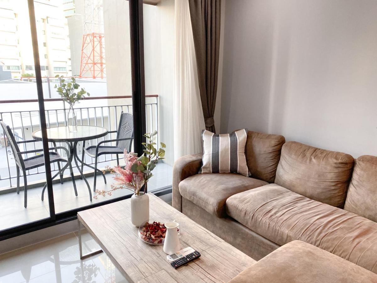 2br Modern Comfort At Vibrant Asok Bts Station Holiday home *