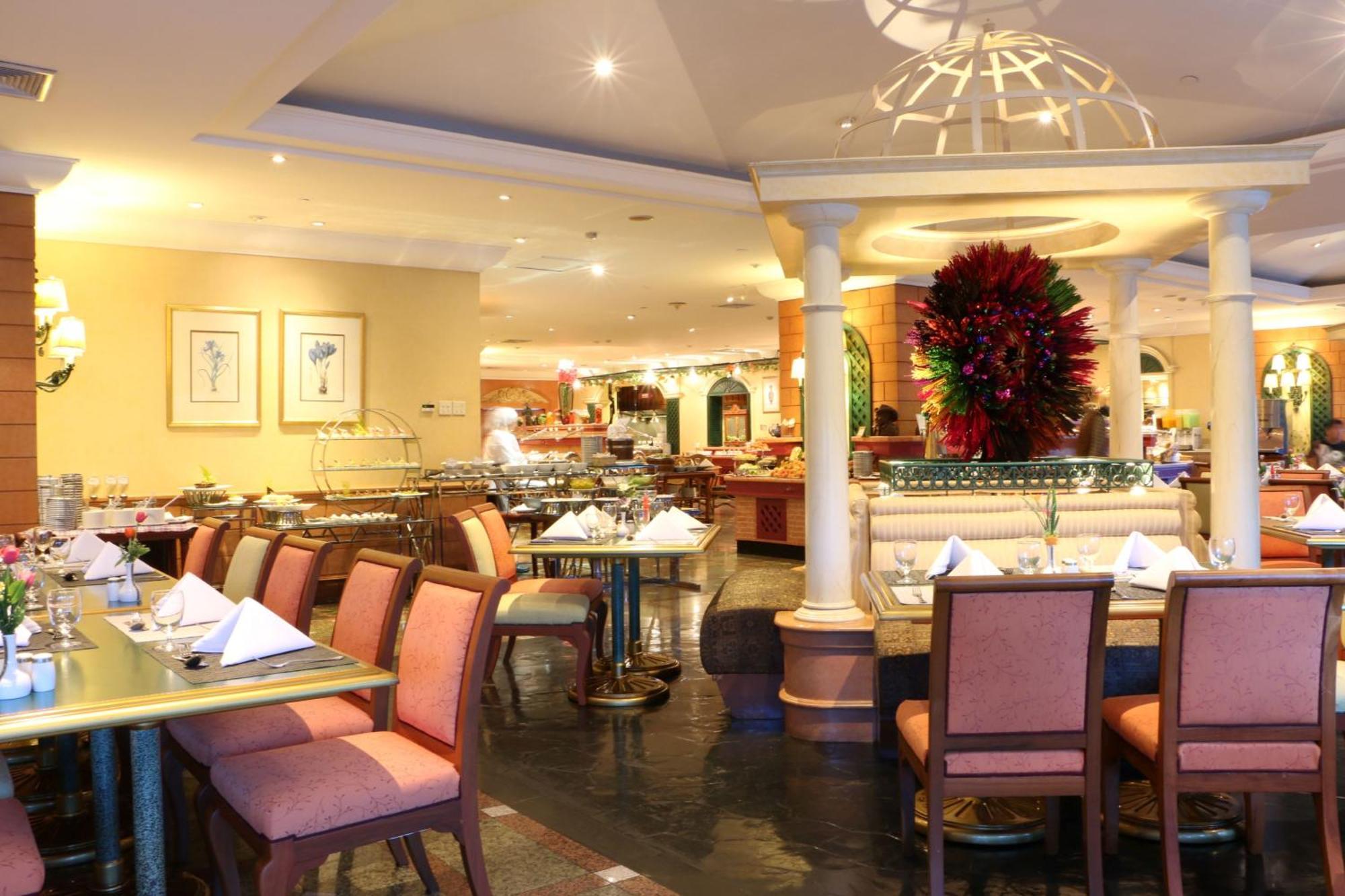 Golden Tulip Sovereign Hotel 4*