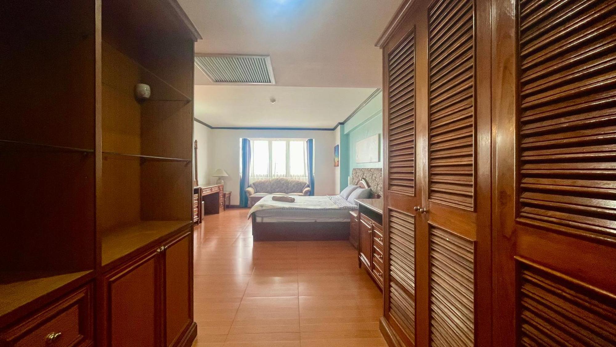 Omni Towers - Large 1 Bedroom Soi Nana * Bangkok