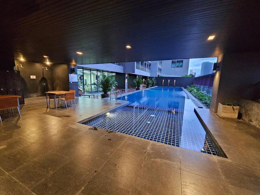 Apartment 1br At Thonglor Bts Overlooking With Workspace