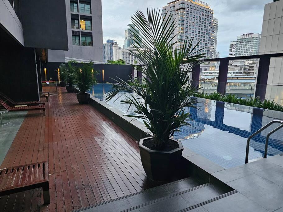 1br At Thonglor Bts Overlooking With Workspace Bangkok