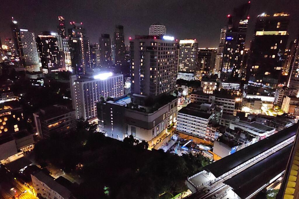 1br At Thonglor Bts Overlooking With Workspace Apartment *