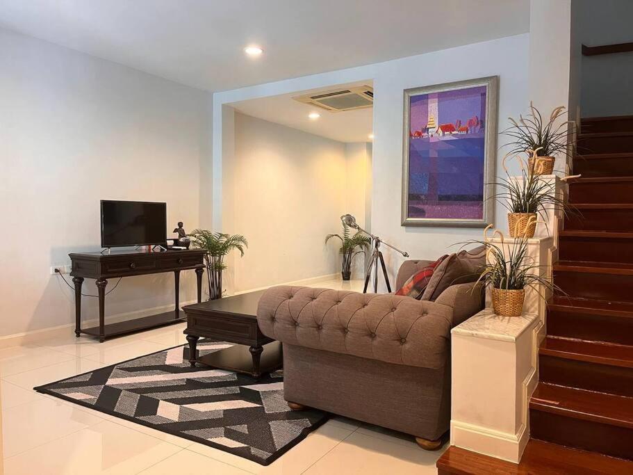 Holiday home 3br Sukhumvit Townhouse, Close To Emsphere And Bts Mrt