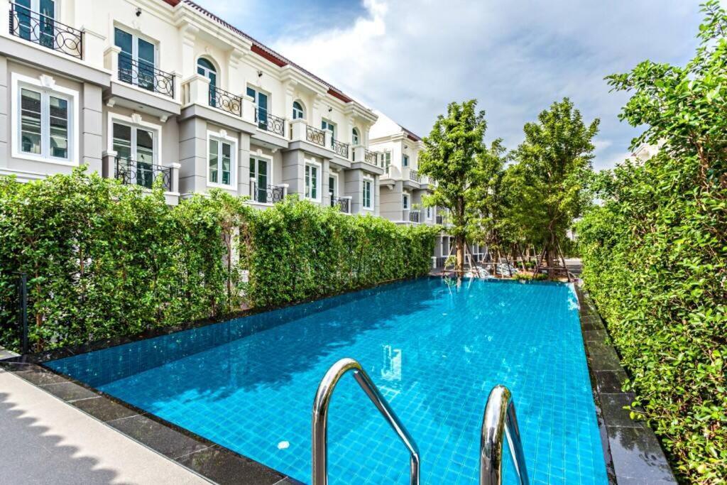 Holiday home 3br Sukhumvit Townhouse, Close To Emsphere And Bts Mrt *