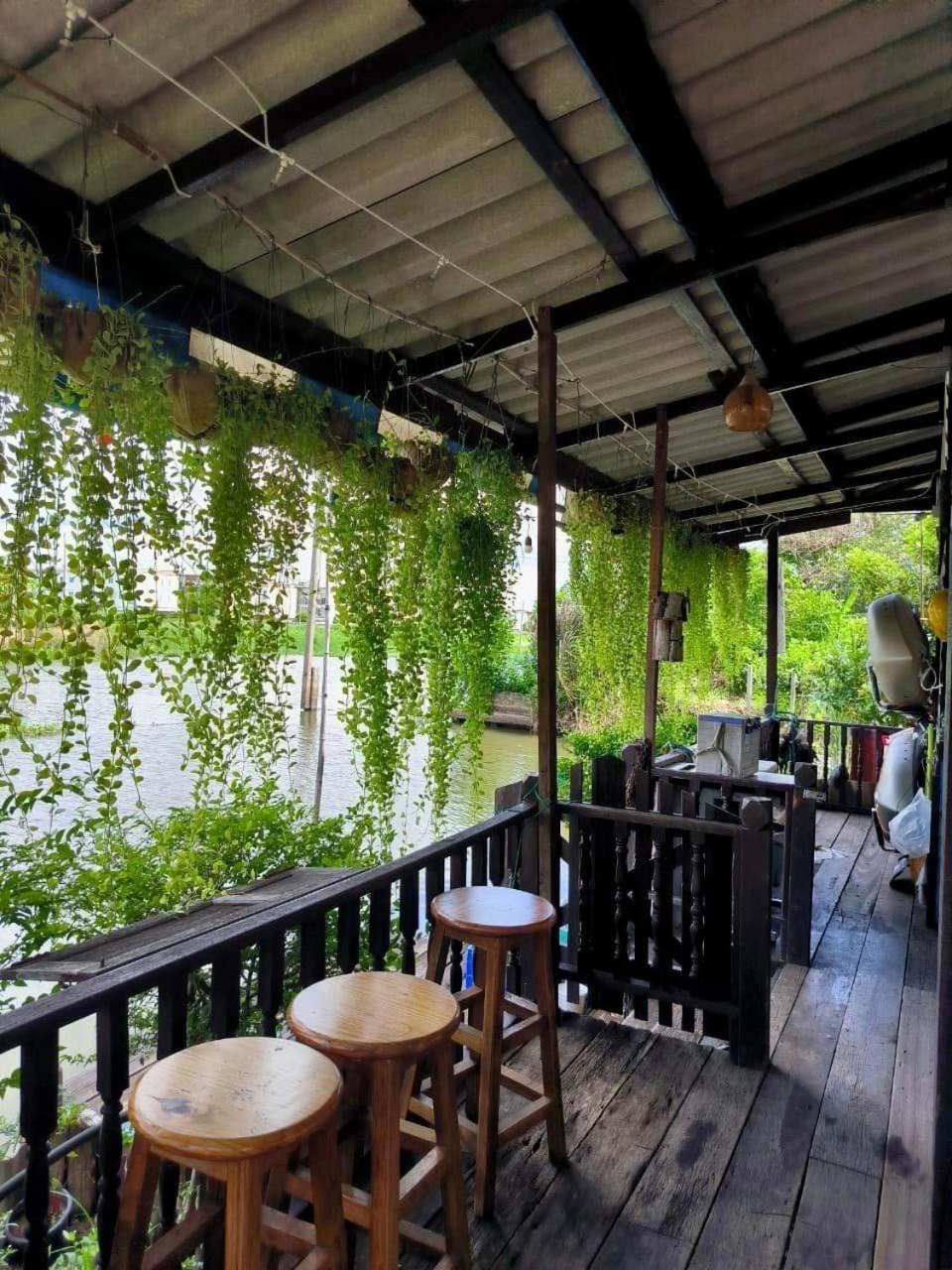 Guest house Croc Camp