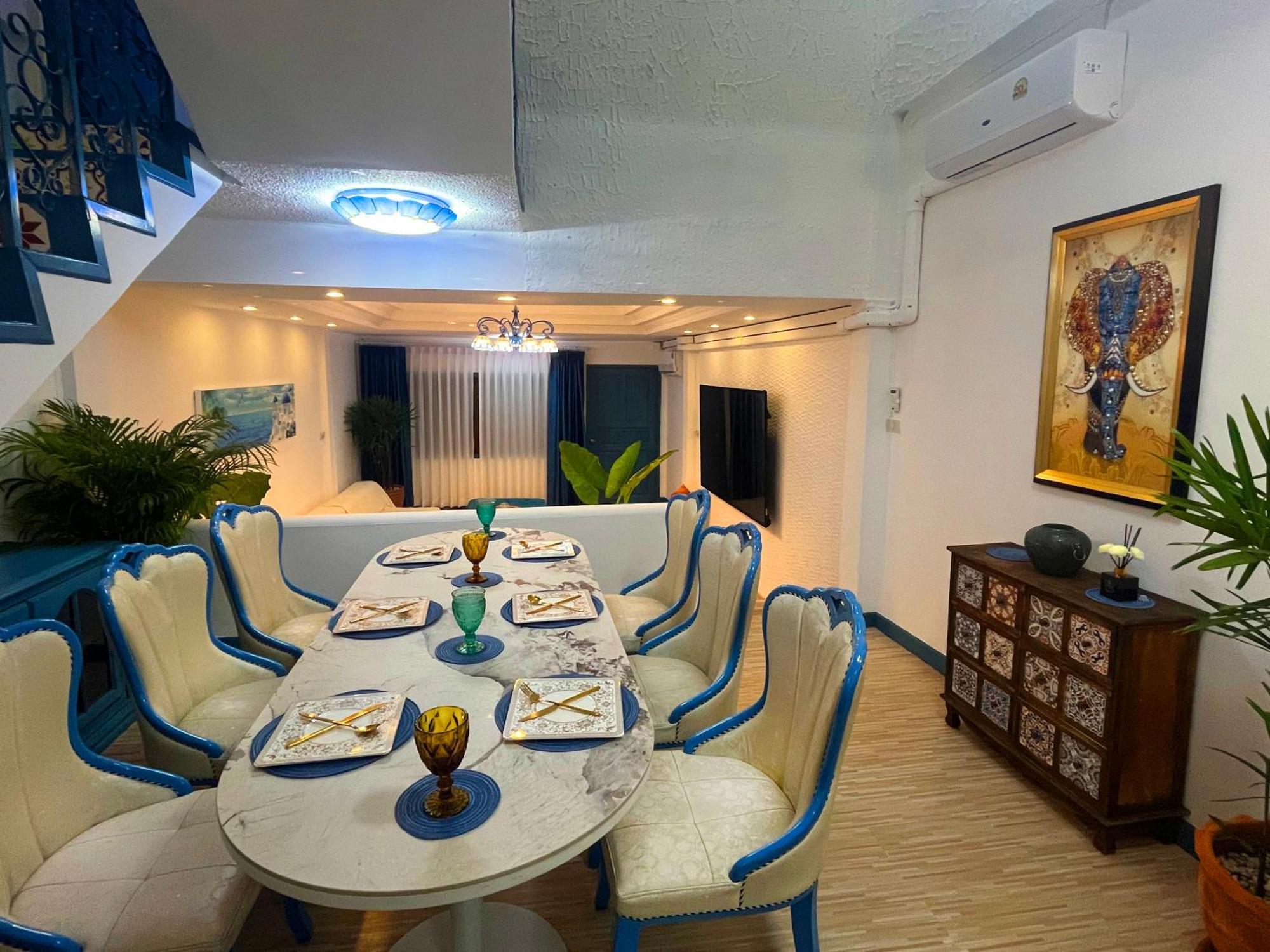 曼谷市中心素坤逸4卧 泳池别墅 近nana 近asoka Villa *