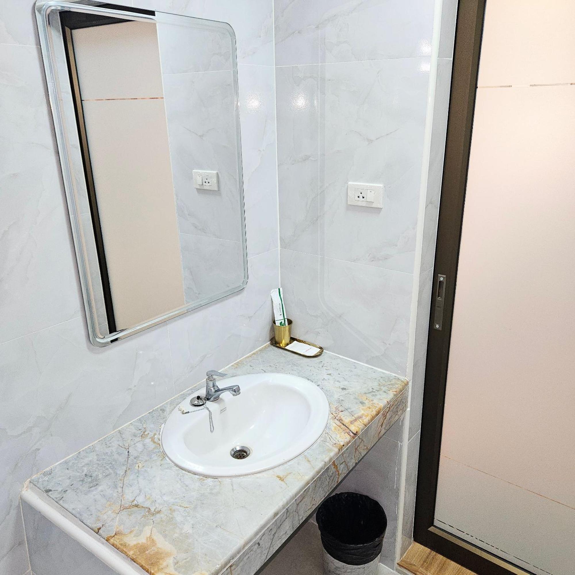 Apartment Sri Close Bangkok