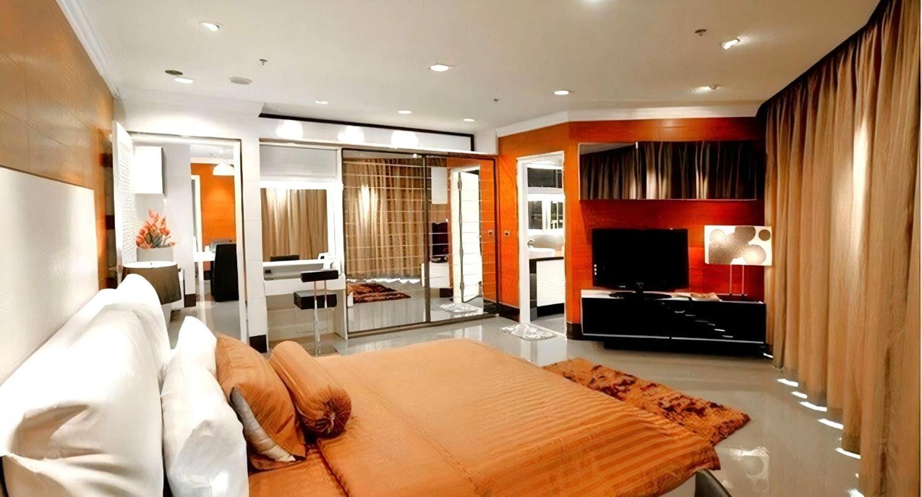 Apartment Large Asoke Central 2500sqft Sleeps Up To 10 *