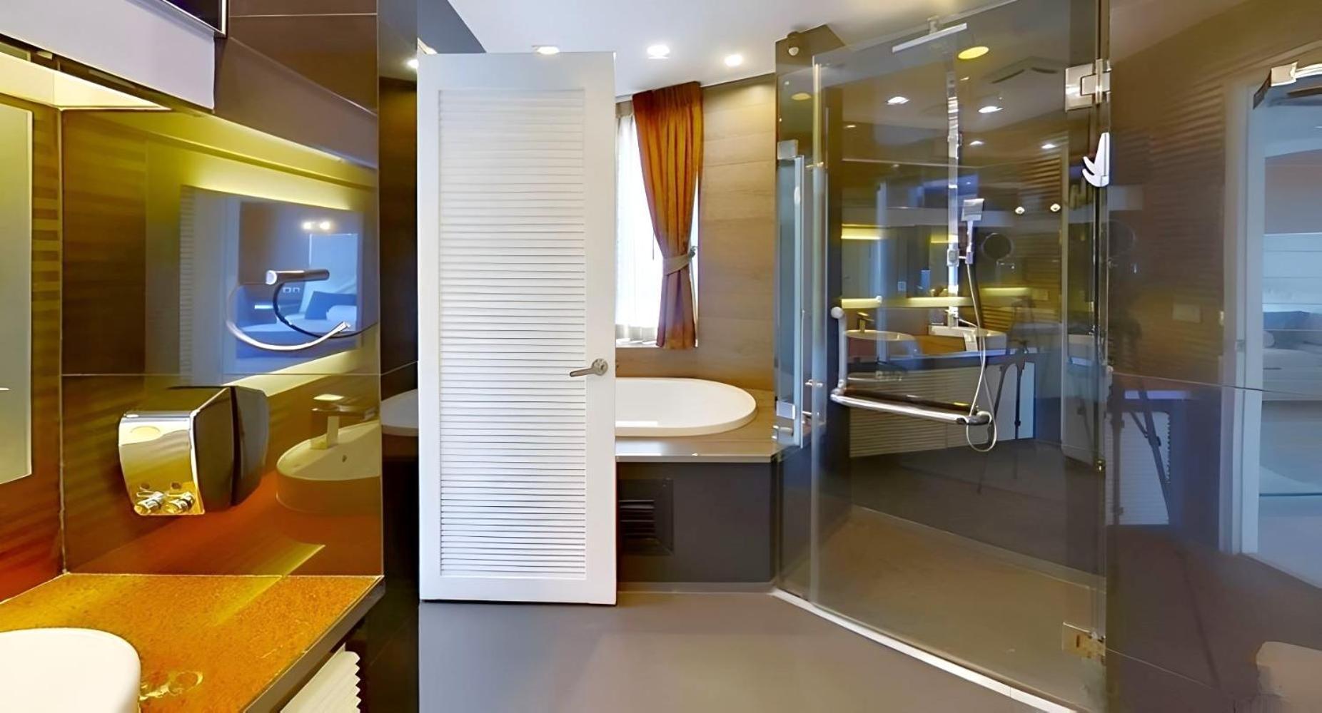 Large Asoke Central 2500sqft Sleeps Up To 10 Apartment