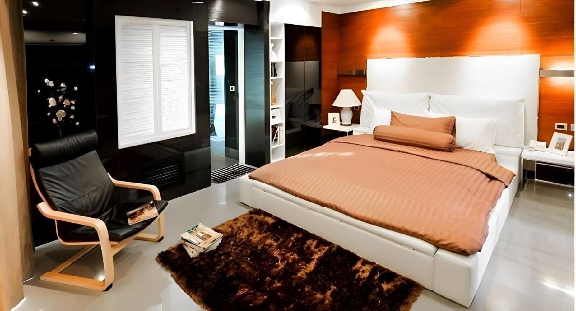 Large Asoke Central 2500sqft Sleeps Up To 10