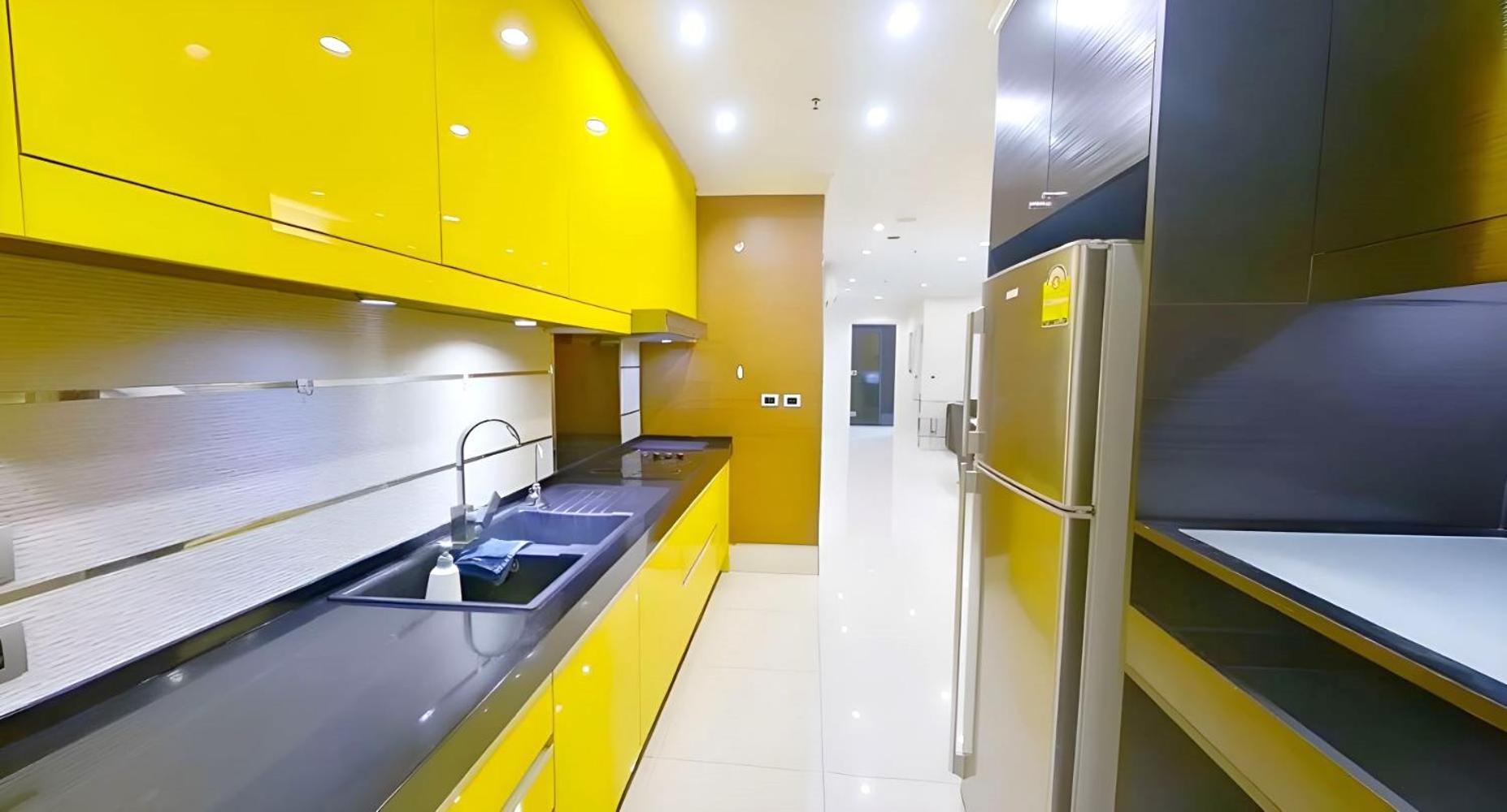 Large Asoke Central 2500sqft Sleeps Up To 10 Bangkok