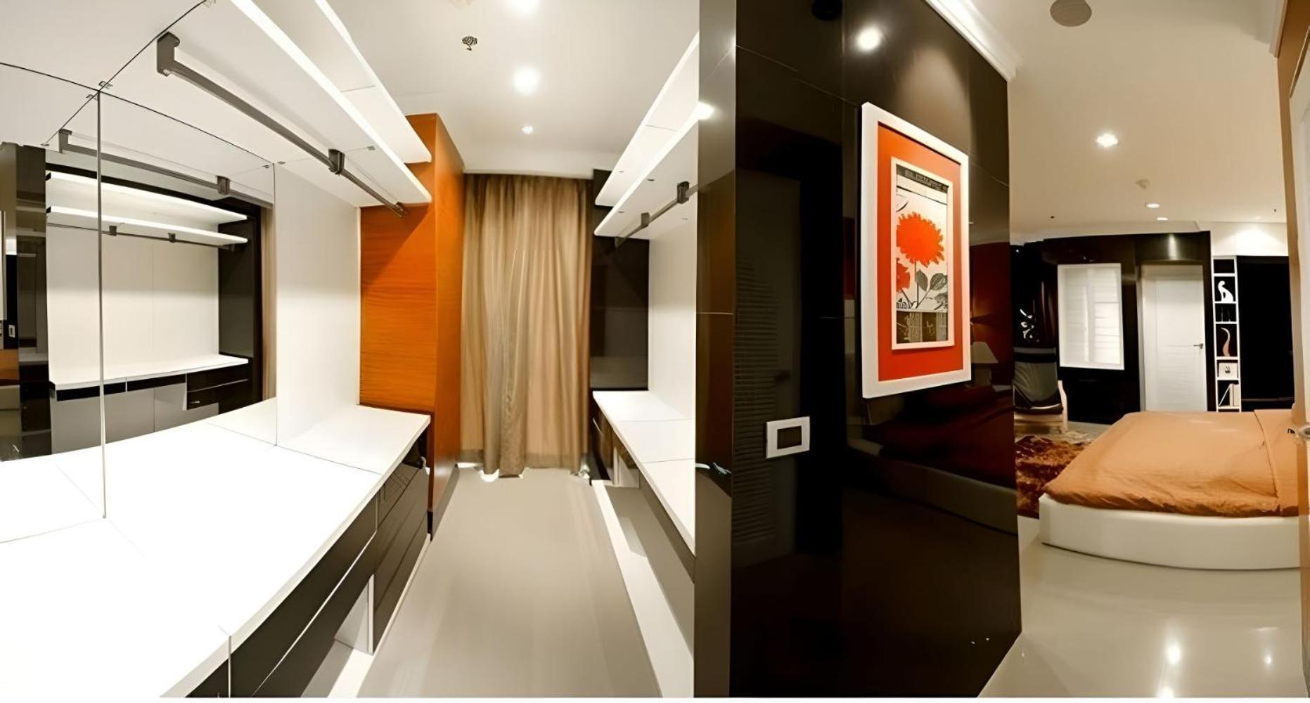 Large Asoke Central 2500sqft Sleeps Up To 10 Apartment Bangkok
