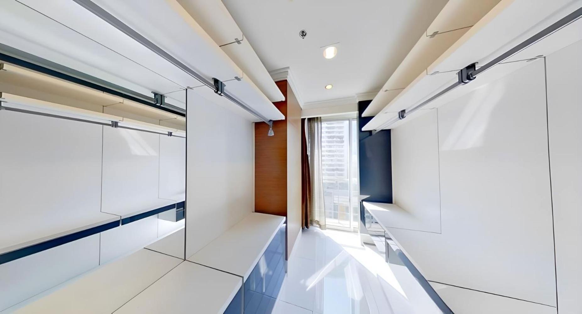 Large Asoke Central 2500sqft Sleeps Up To 10 Bangkok