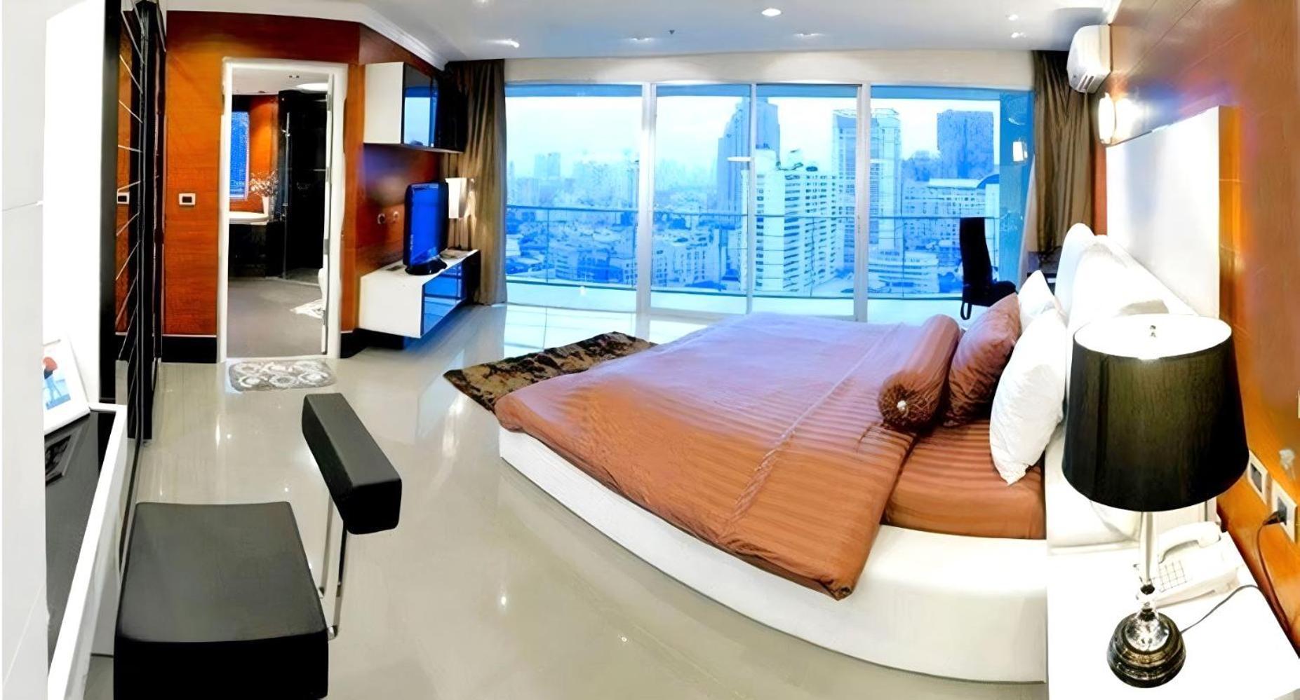 Large Asoke Central 2500sqft Sleeps Up To 10 Bangkok