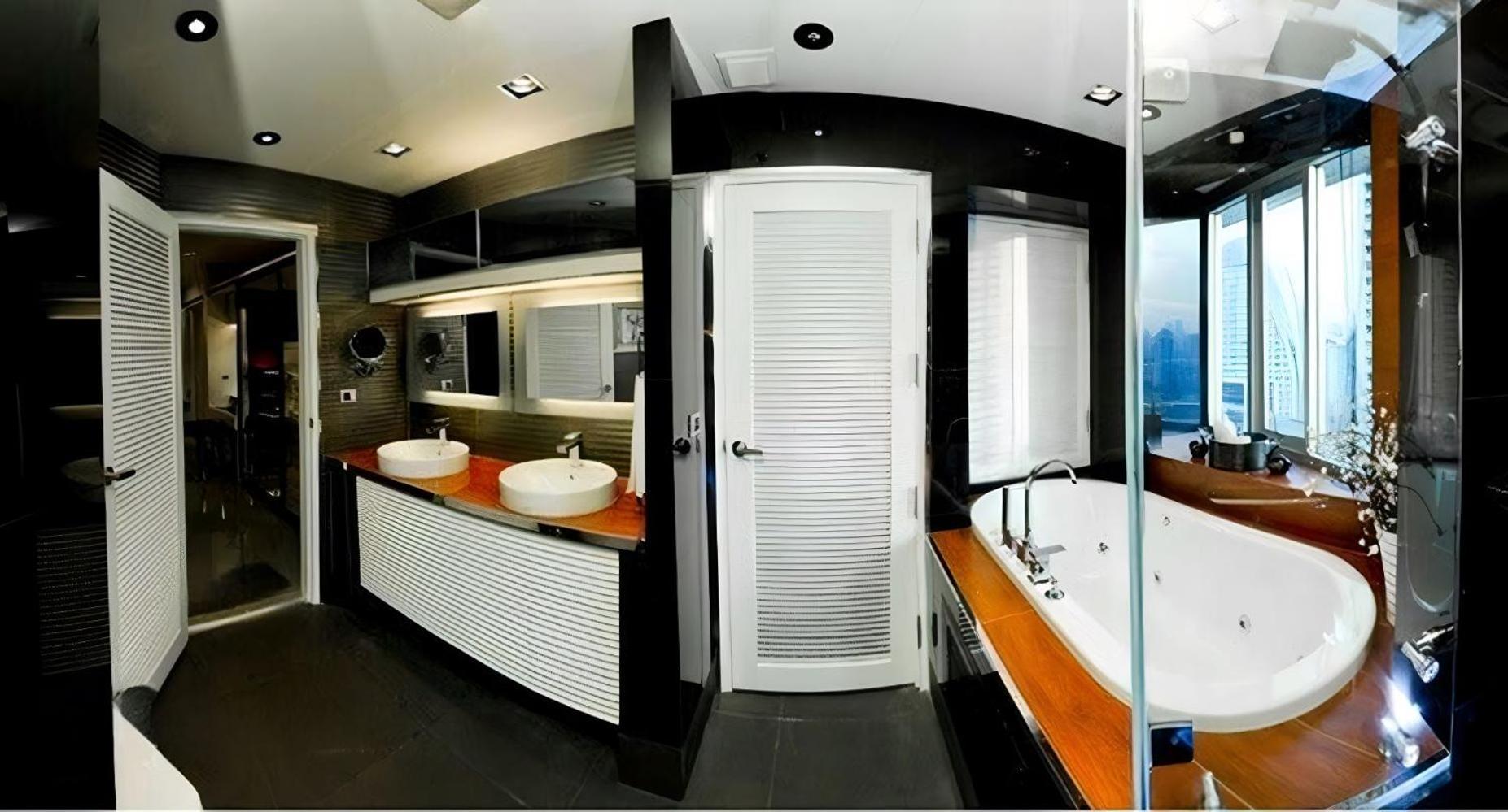 Large Asoke Central 2500sqft Sleeps Up To 10 Apartment