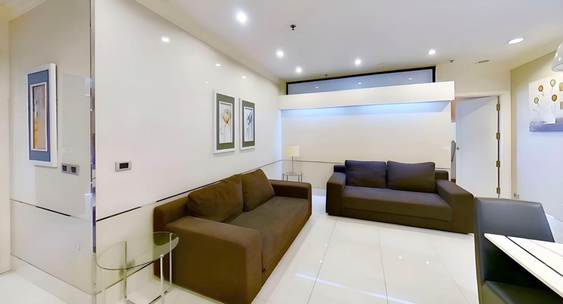 Large Asoke Central 2500sqft Sleeps Up To 10 Apartment Bangkok