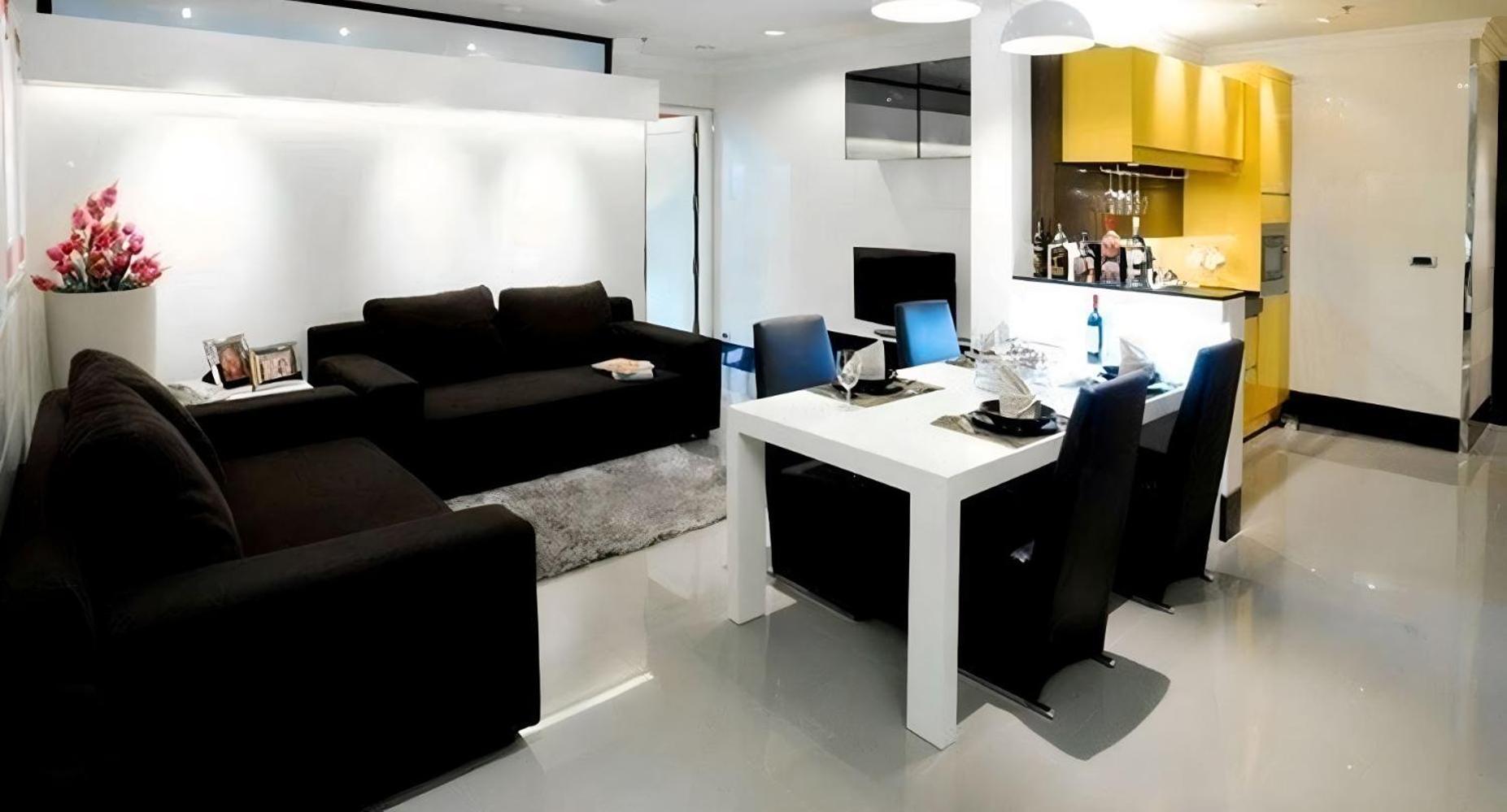 Large Asoke Central 2500sqft Sleeps Up To 10 Bangkok