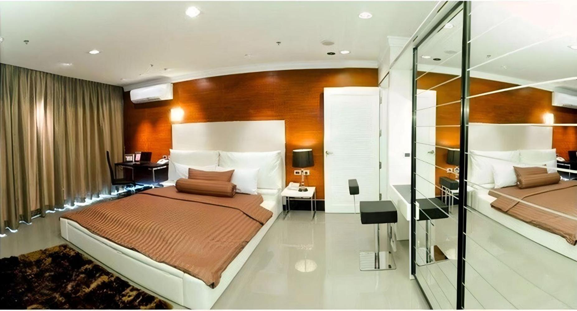 Large Asoke Central 2500sqft Sleeps Up To 10 *
