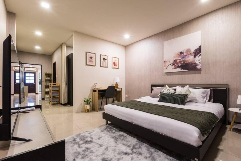 Bkk Sukumvit71 1 Bed 2 Bath 1 Living 1 Kitchen