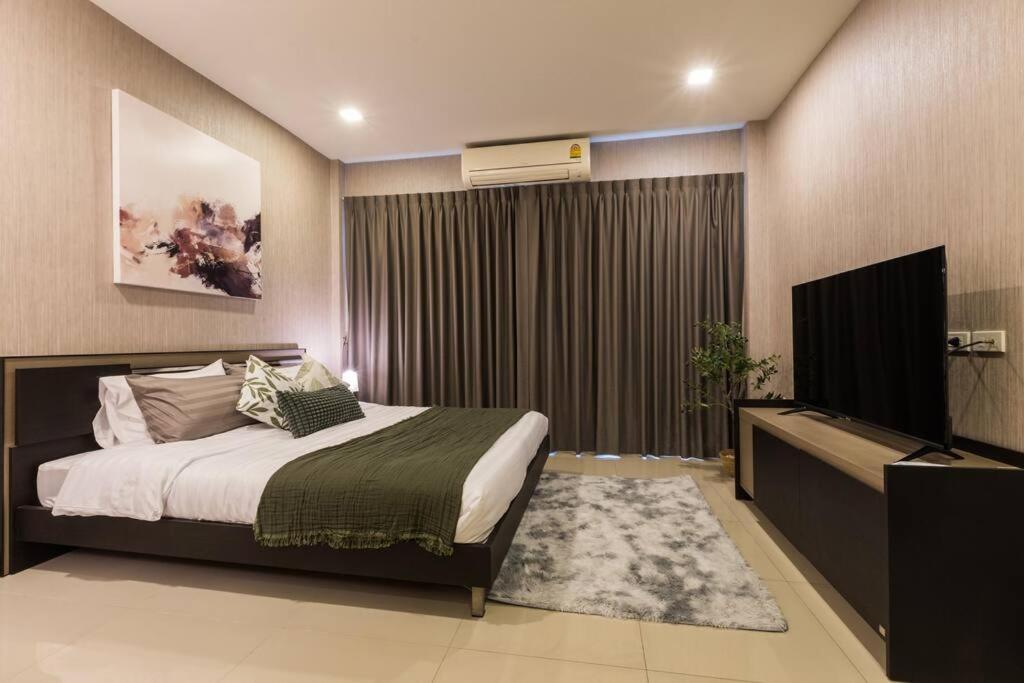 Apartment Bkk Sukumvit71 1 Bed 2 Bath 1 Living 1 Kitchen *
