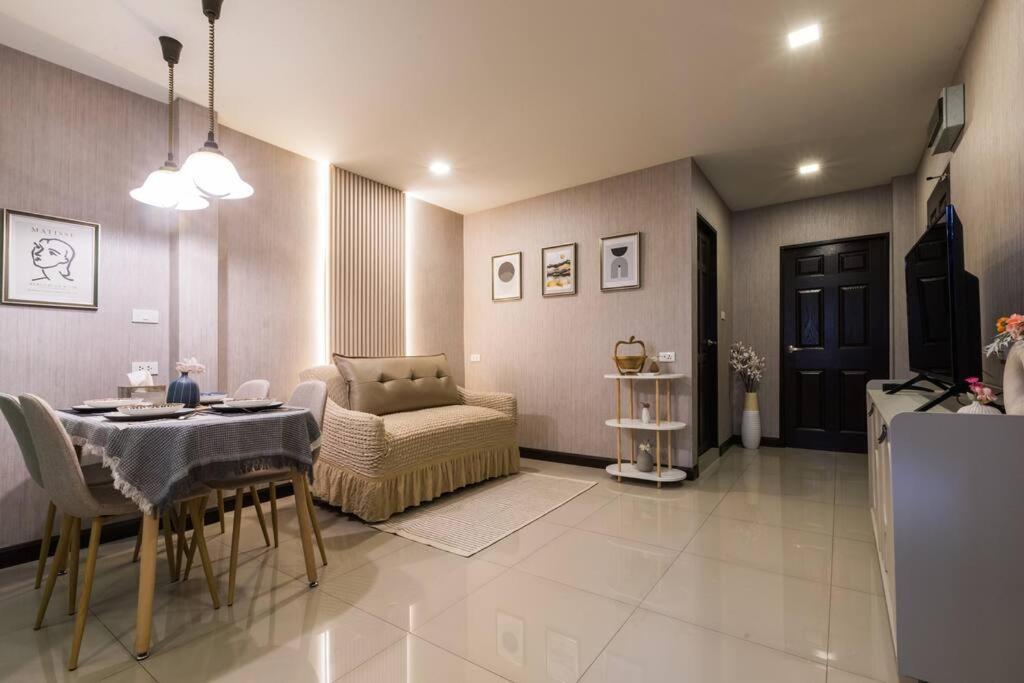 Bkk Sukumvit71 1 Bed 2 Bath 1 Living 1 Kitchen
