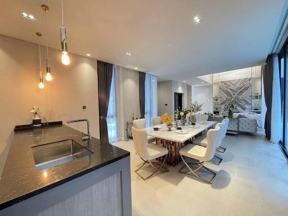 Villa 五卧室游泳池别墅 5 Bedrooms Pool Bangkok