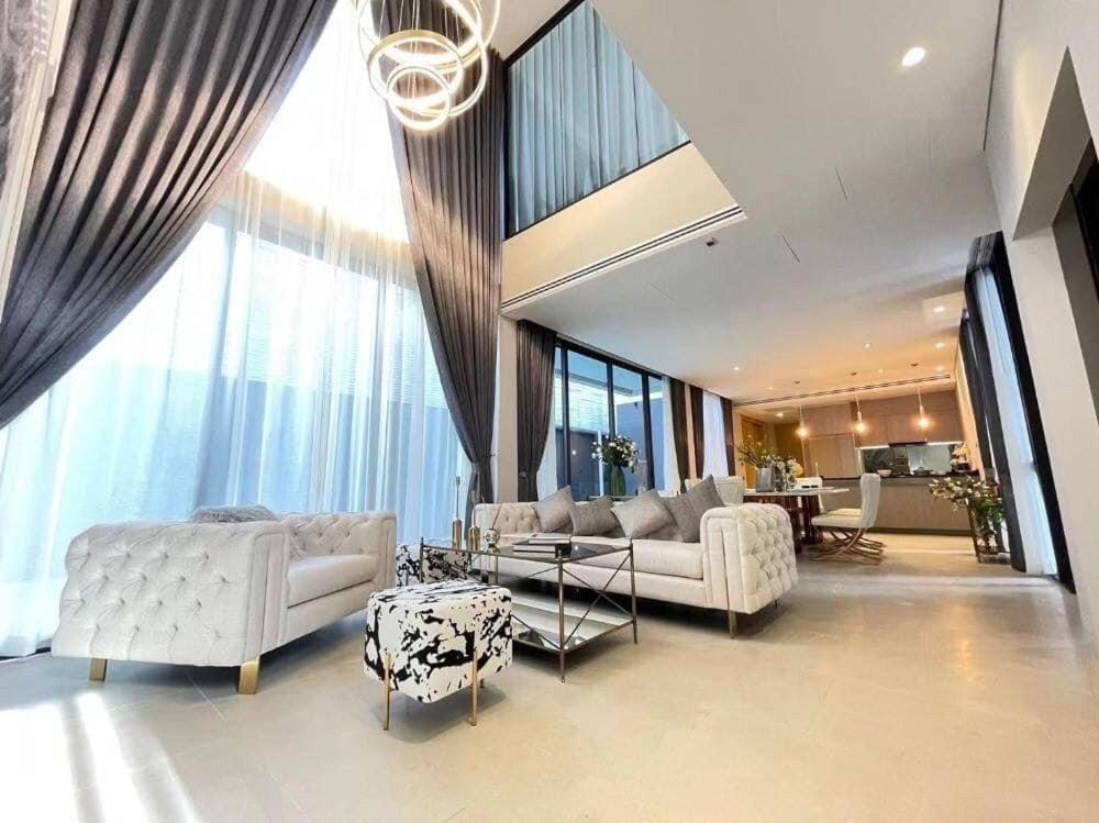 五卧室游泳池别墅 5 Bedrooms Pool *