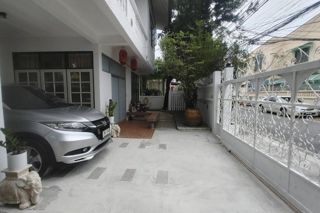 Holiday home 特具泰国风格大花园独栋别墅 订三晚以上提供免费10座车接机一次 Bangkok