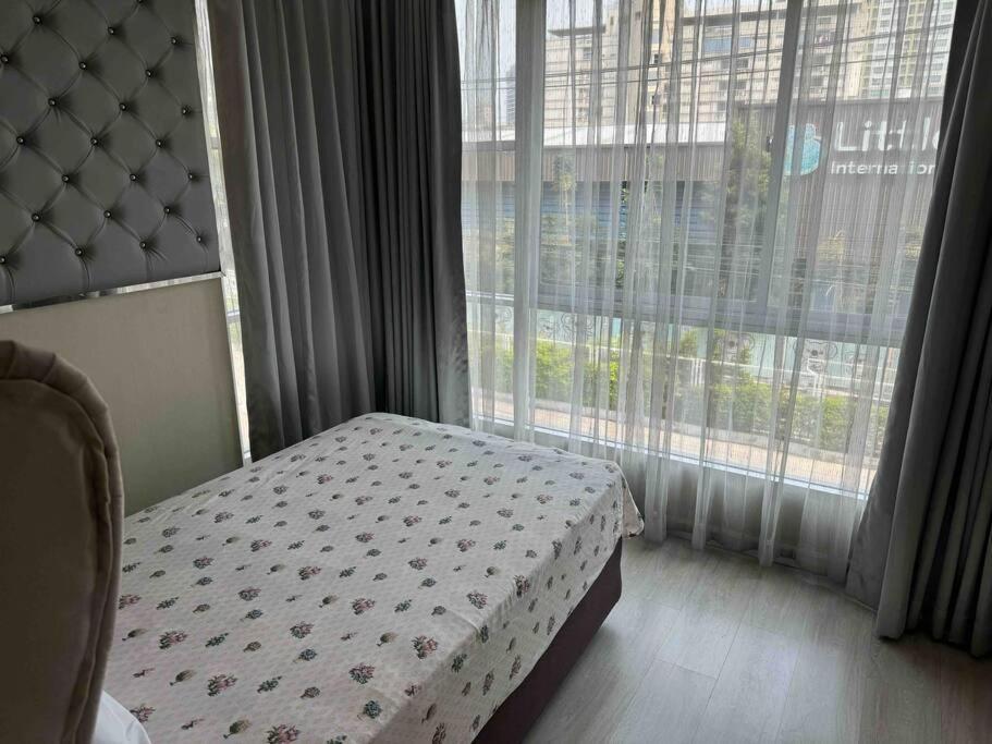 Sukhumvit 40 Two Bath Two Bedroom Two Balcony * Bangkok