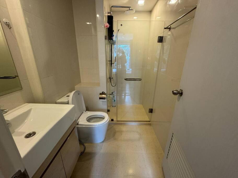 Sukhumvit 40 Two Bath Two Bedroom Two Balcony * Bangkok