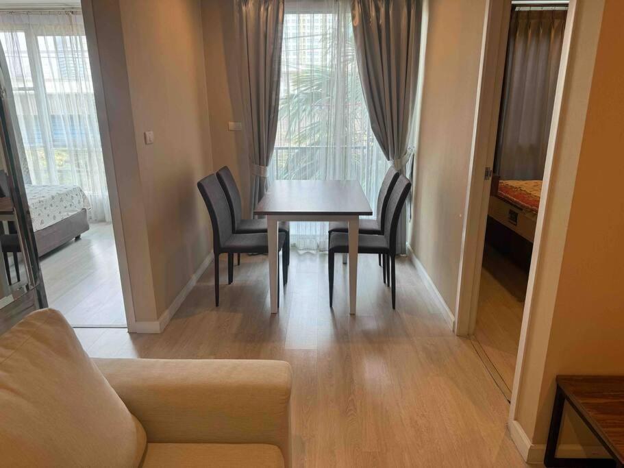 Sukhumvit 40 Two Bath Two Bedroom Two Balcony Apartment *