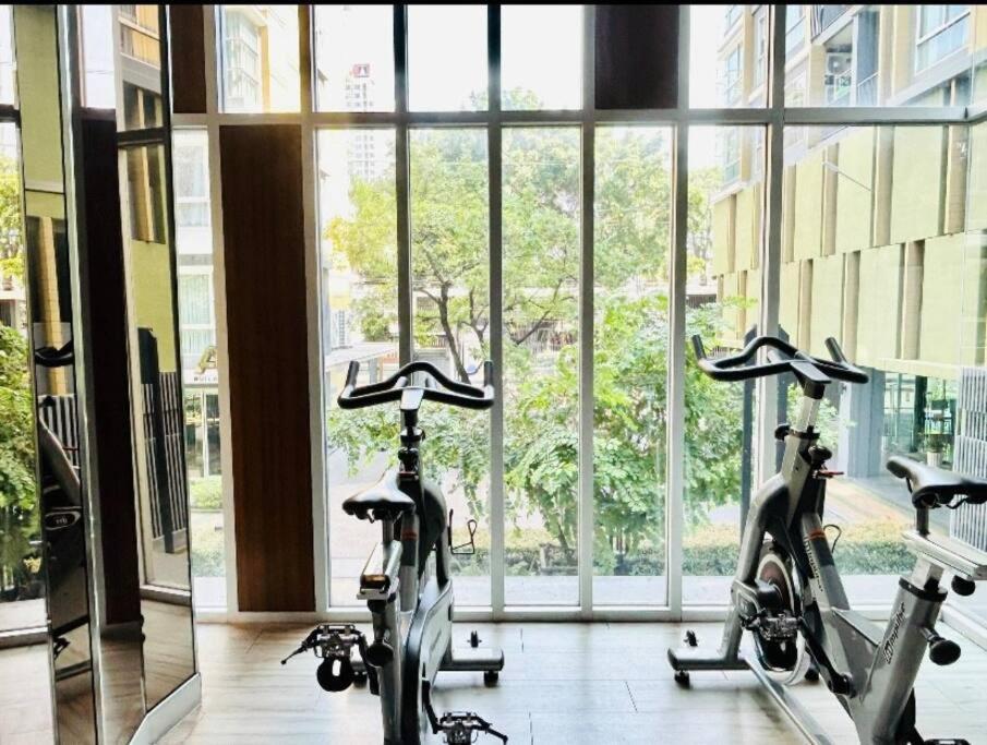 Sukhumvit 40 Two Bath Two Bedroom Two Balcony Apartment Bangkok