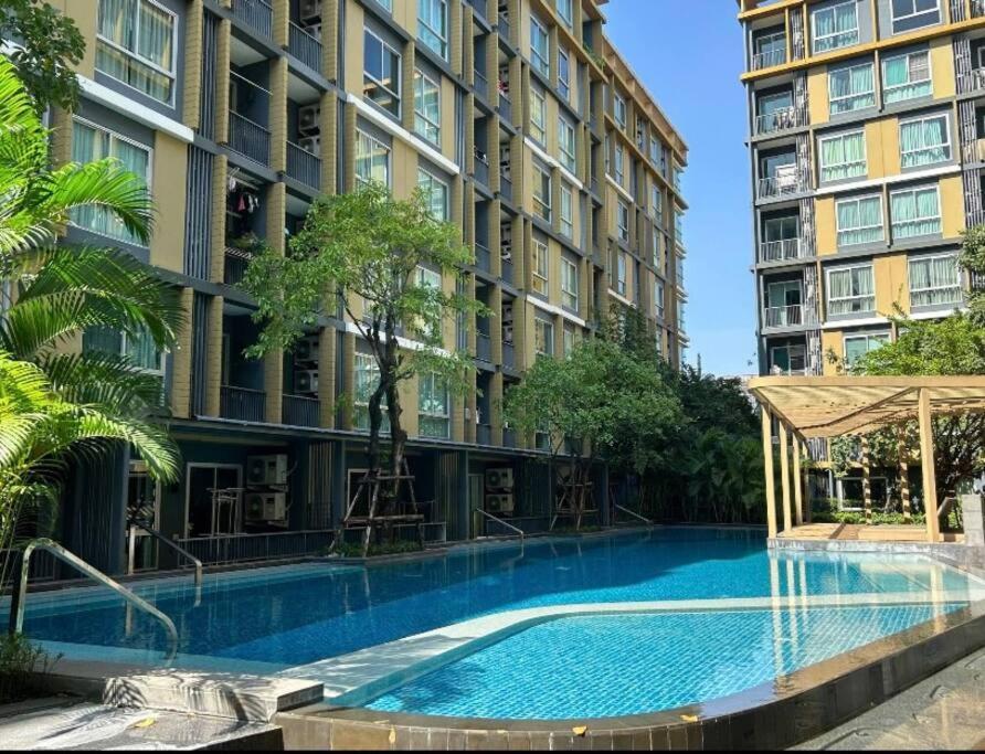 Sukhumvit 40 Two Bath Two Bedroom Two Balcony Apartment *