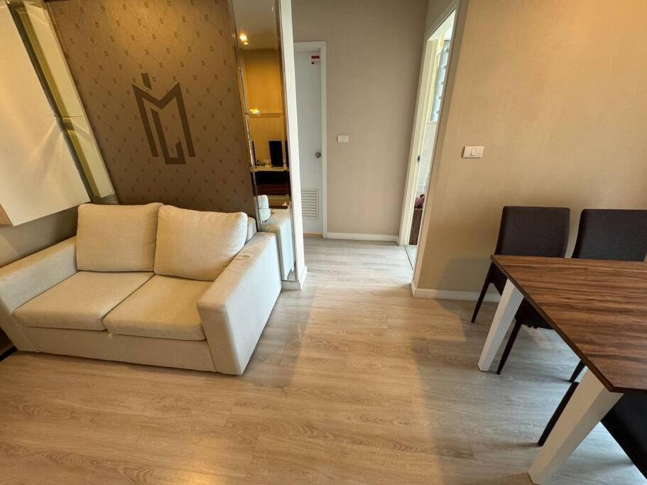 Sukhumvit 40 Two Bath Two Bedroom Two Balcony *