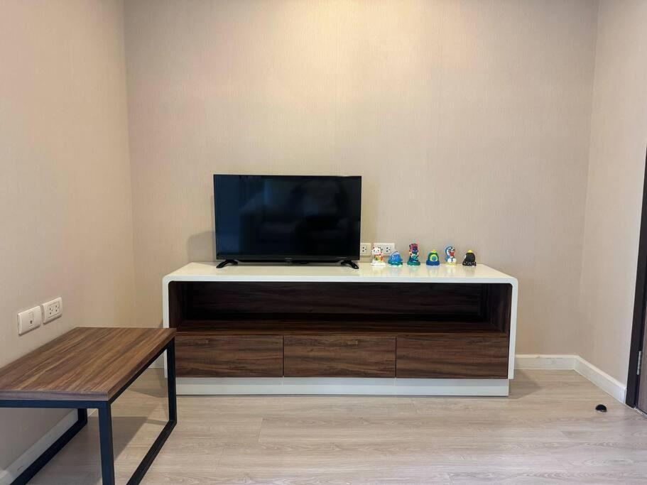 Apartment Sukhumvit 40 Two Bath Two Bedroom Two Balcony Bangkok