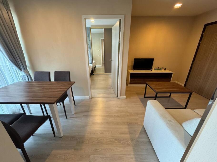 Apartment Sukhumvit 40 Two Bath Two Bedroom Two Balcony *