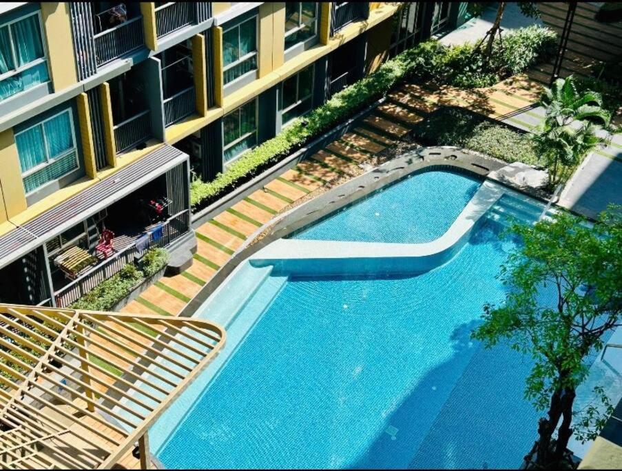 Sukhumvit 40 Two Bath Two Bedroom Two Balcony Apartment *